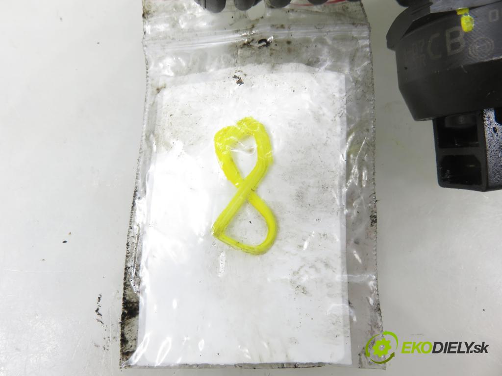 VW PASSAT B5.5 Variant (3B6) KOMBI 2002 96,00 1.9 TDI PD 130 - AVF 1896,00 Vstrekovač 038130073AR ; 0414720214 (Vstrekovač paliva)