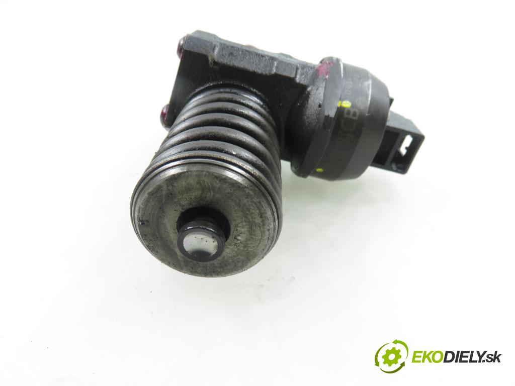 VW PASSAT B5.5 Variant (3B6) KOMBI 2002 96,00 1.9 TDI PD 130 - AVF 1896,00 Vstrekovač 038130073AR ; 0414720214 (Vstrekovač paliva)