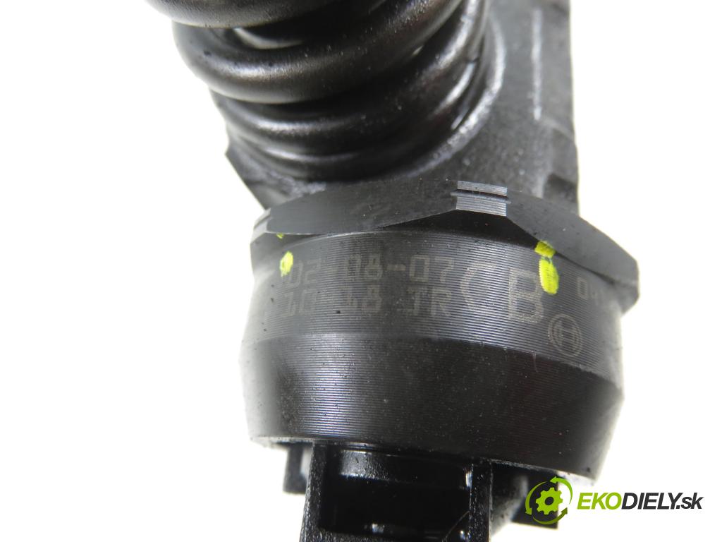 VW PASSAT B5.5 Variant (3B6) KOMBI 2002 96,00 1.9 TDI PD 130 - AVF 1896,00 Vstrekovač 038130073AR ; 0414720214 (Vstrekovač paliva)