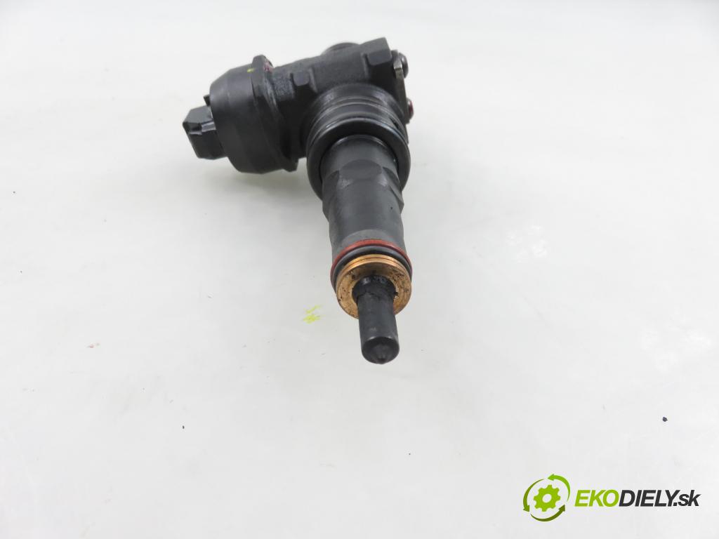 VW PASSAT B5.5 Variant (3B6) KOMBI 2002 96,00 1.9 TDI PD 130 - AVF 1896,00 Vstrekovač 038130073AR ; 0414720214 (Vstrekovač paliva)