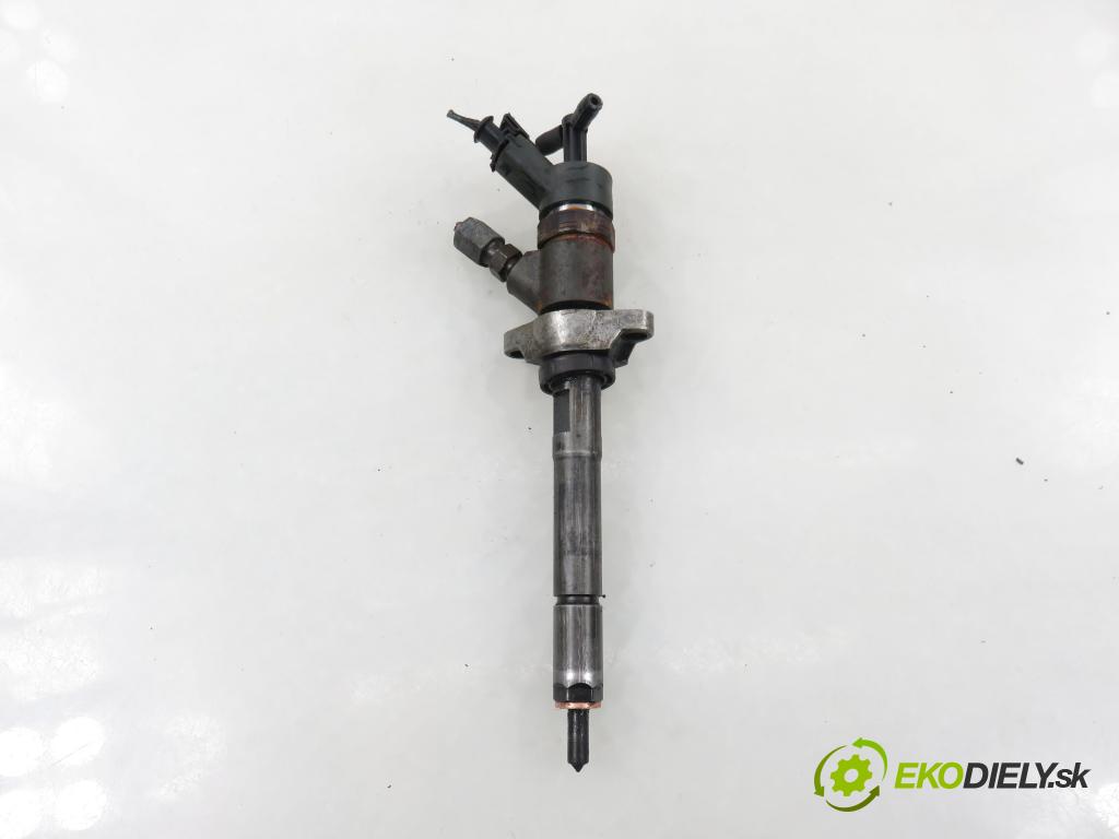 VOLVO V50 (MW) KOMBI 2006 80,00 1.6 D - 109  D 4164 T 1560,00 vstrekovač 0445110259 (Vstrekovač paliva)