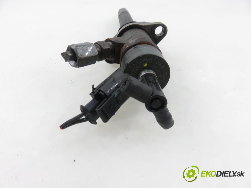 VOLVO V50 (MW) KOMBI 2006 80,00 1.6 D - 109  D 4164 T 1560,00 vstrekovač 0445110259 (Vstrekovač paliva)