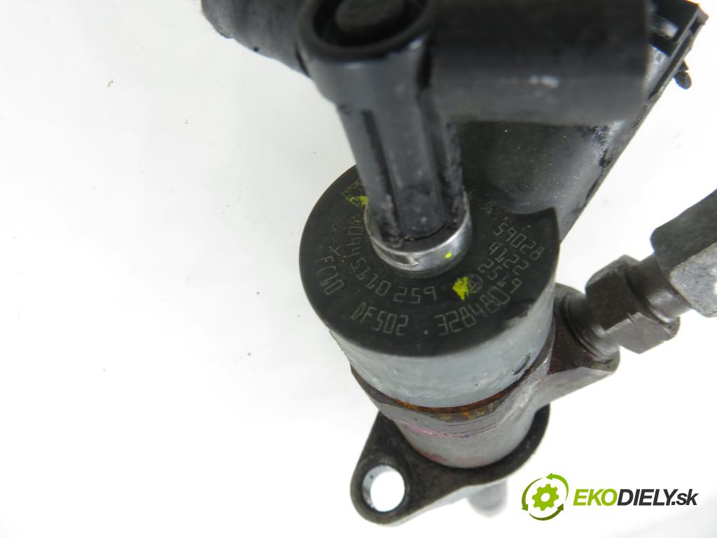 VOLVO V50 (MW) KOMBI 2006 80,00 1.6 D - 109  D 4164 T 1560,00 vstrekovač 0445110259 (Vstrekovač paliva)