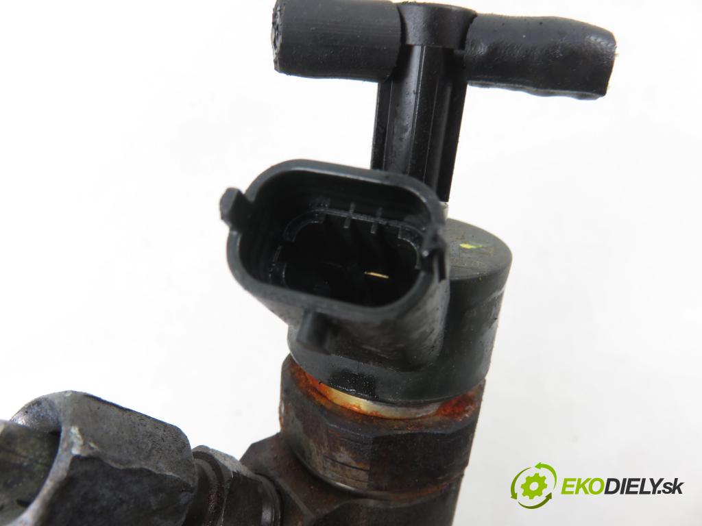 VOLVO V50 (MW) KOMBI 2006 80,00 1.6 D - 109  D 4164 T 1560,00 vstrekovač 0445110259 (Vstrekovač paliva)