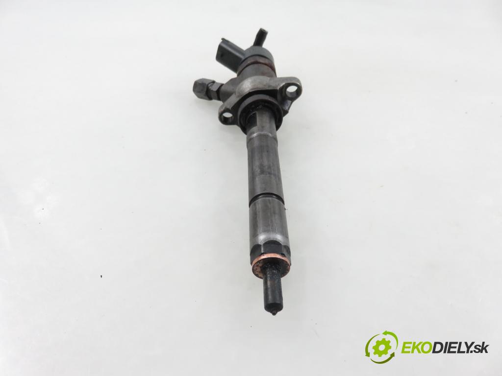 VOLVO V50 (MW) KOMBI 2006 80,00 1.6 D - 109  D 4164 T 1560,00 vstrekovač 0445110259 (Vstrekovač paliva)