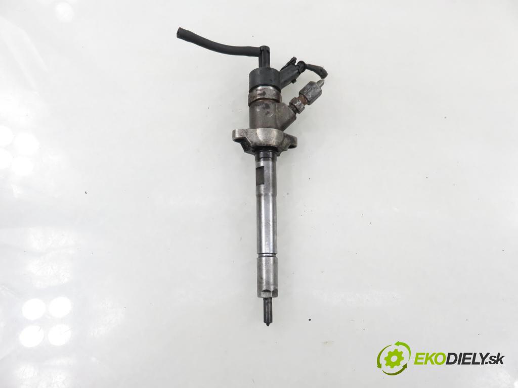 VOLVO V50 (MW) KOMBI 2006 80,00 1.6 D - 109  D 4164 T 1560,00 vstrekovač 0445110259 (Vstrekovač paliva)