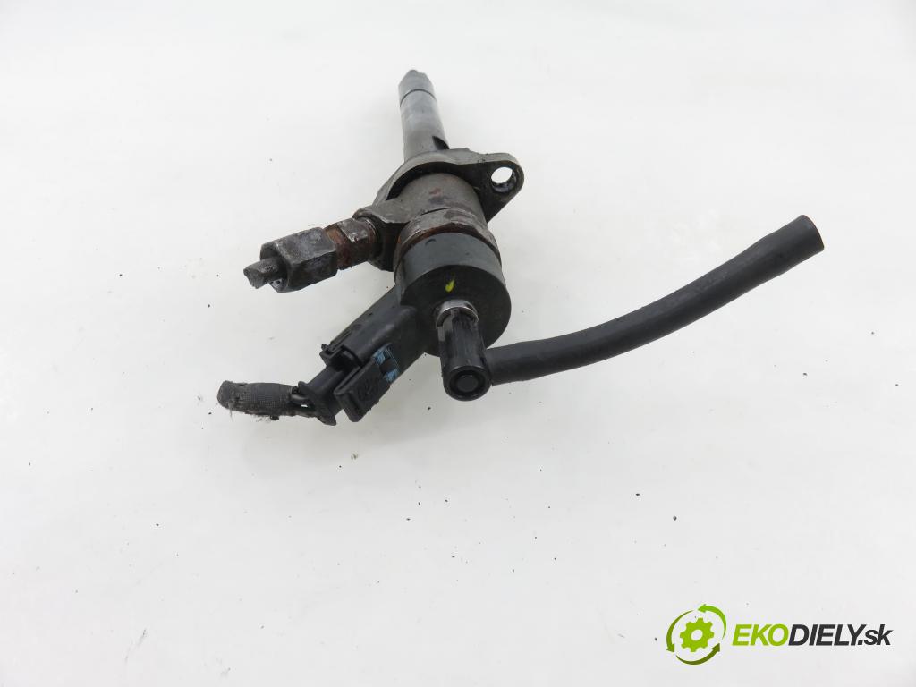 VOLVO V50 (MW) KOMBI 2006 80,00 1.6 D - 109  D 4164 T 1560,00 vstrekovač 0445110259 (Vstrekovač paliva)