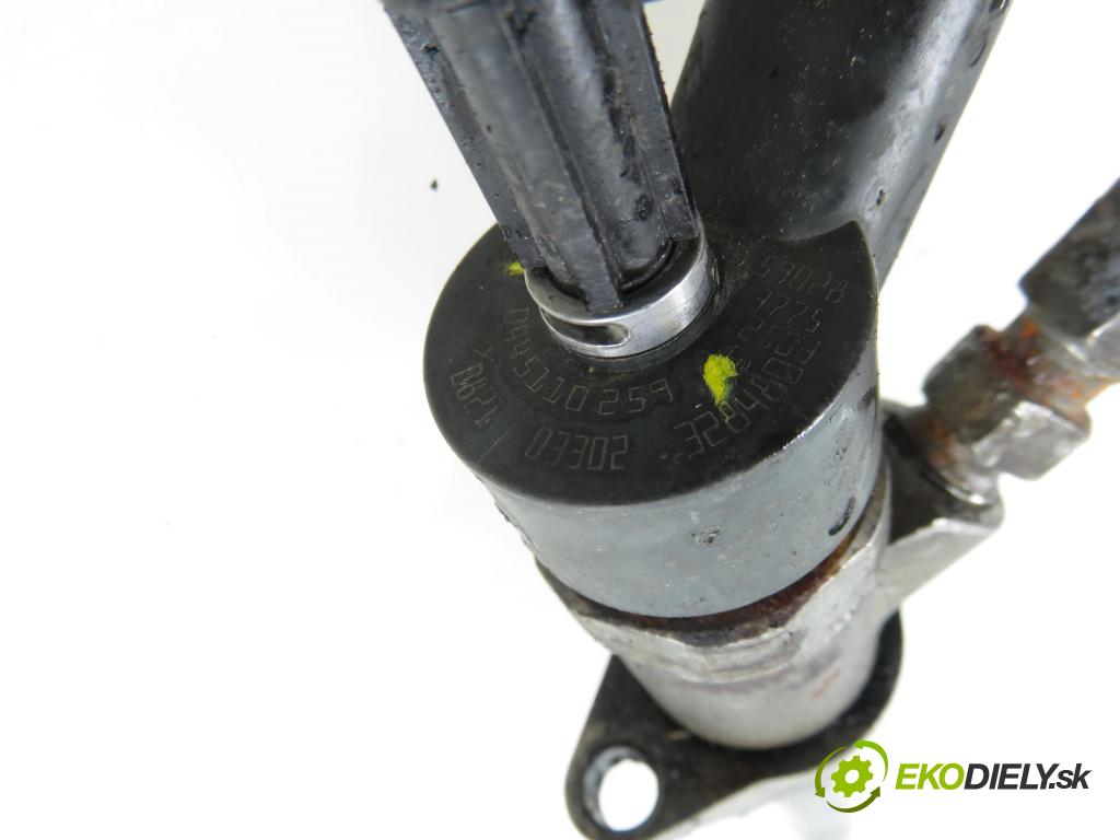 VOLVO V50 (MW) KOMBI 2006 80,00 1.6 D - 109  D 4164 T 1560,00 vstrekovač 0445110259 (Vstrekovač paliva)