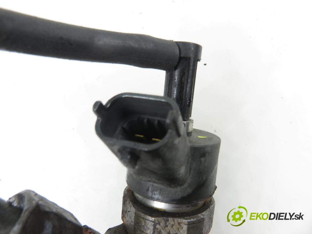 VOLVO V50 (MW) KOMBI 2006 80,00 1.6 D - 109  D 4164 T 1560,00 vstrekovač 0445110259 (Vstrekovač paliva)