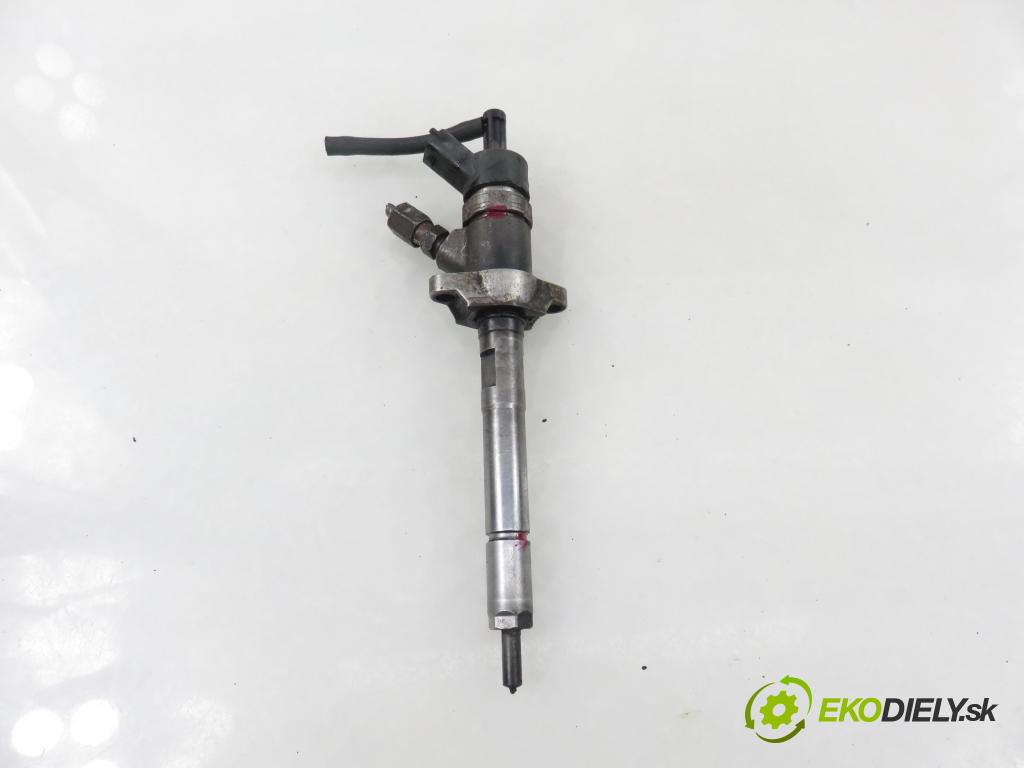 VOLVO V50 (MW) KOMBI 2006 80,00 1.6 D - 109  D 4164 T 1560,00 vstrekovač 0445110259 (Vstrekovač paliva)