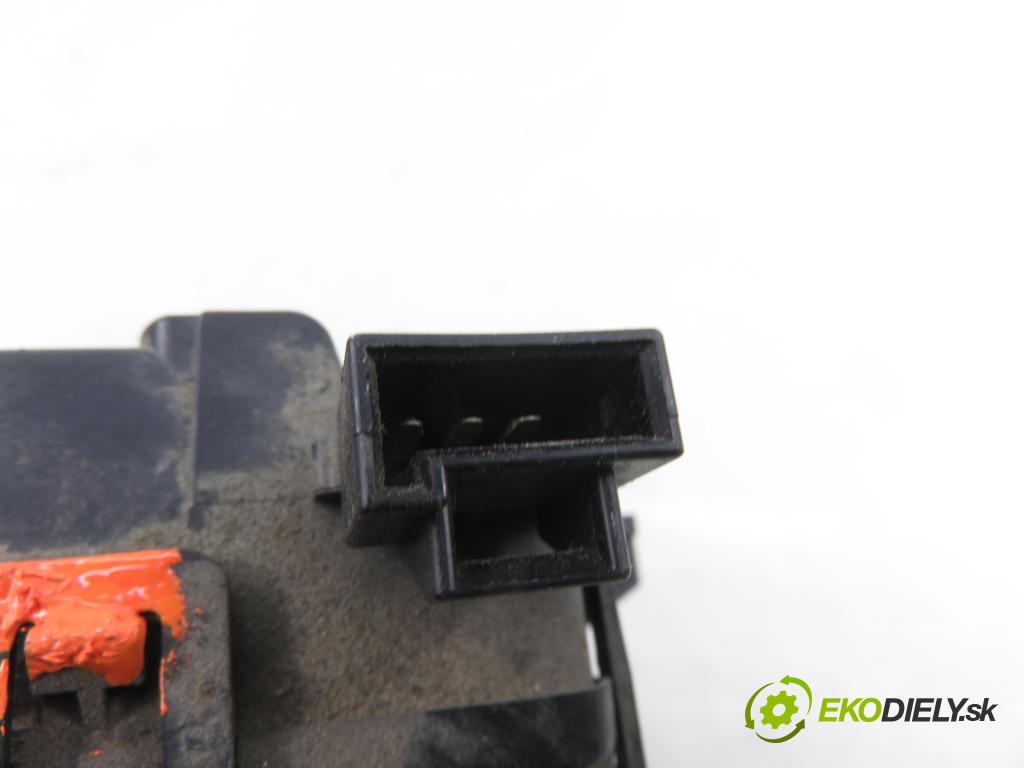 OPEL ZAFIRA B (A05) MINIVAN 2008 92,00 1.7 CDTI - A 17 DTR 1686,00 zámok dverí kufor EL. 495058724