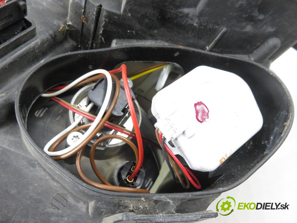 OPEL VECTRA C (Z02) SEDAN 2003 90,00 1.8 16V 122 - Z 18 XE 1796,00 Svetlo PP