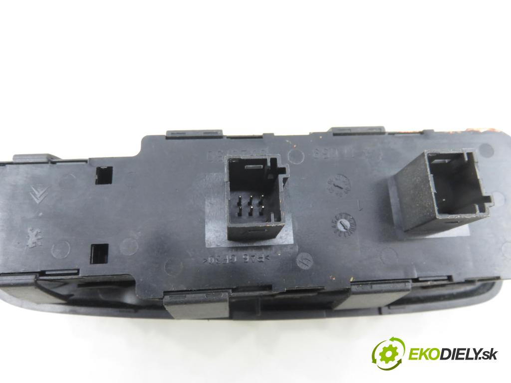 CITROEN C4 Picasso I (UD_) MINIVAN 2007 92,00 1.8 i 16V - 6FY (EW7A) 1749,00 Panel ovládania okien 96639383ZD