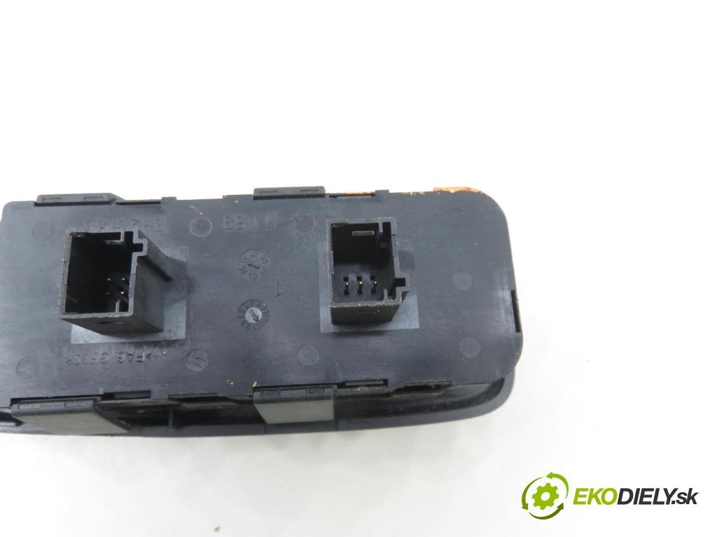 CITROEN C4 Picasso I (UD_) MINIVAN 2007 92,00 1.8 i 16V - 6FY (EW7A) 1749,00 Panel ovládania okien 96639383ZD