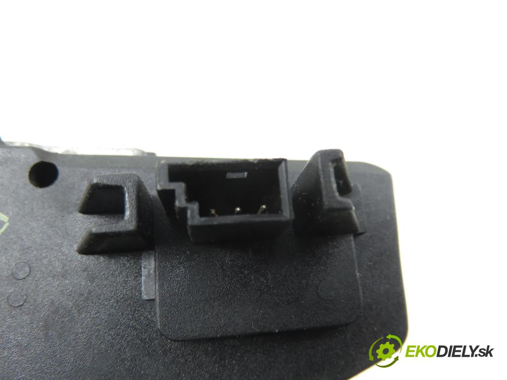 MERCEDES-BENZ KLASA C coupe (CL203) COUPE 2001 120,00 C 200 Kompressor (203.745) - M 111.955 1998,00 zámok dverí kufor EL. A2037400135