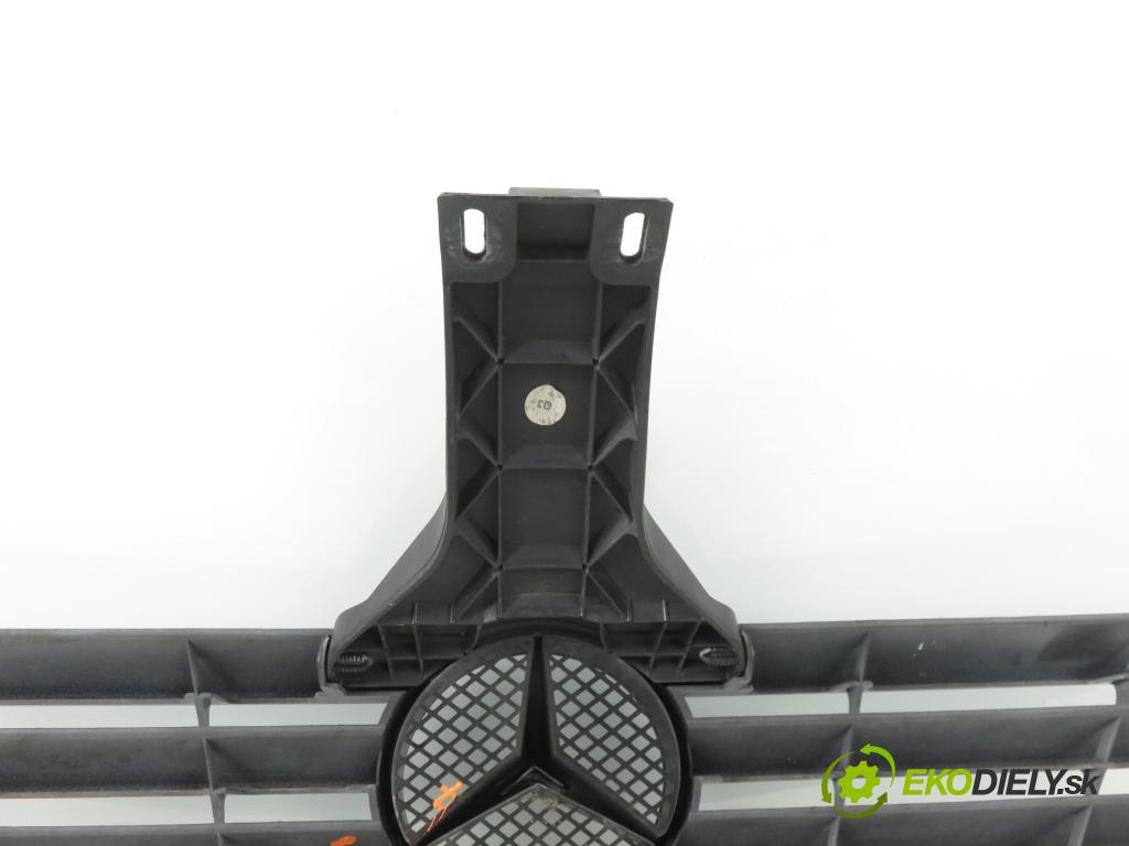 MERCEDES-BENZ KLASA C coupe (CL203) COUPE 2001 120,00 C 200 Kompressor (203.745) - M 111.955 1998,00 Mriežka / maska A2038800383