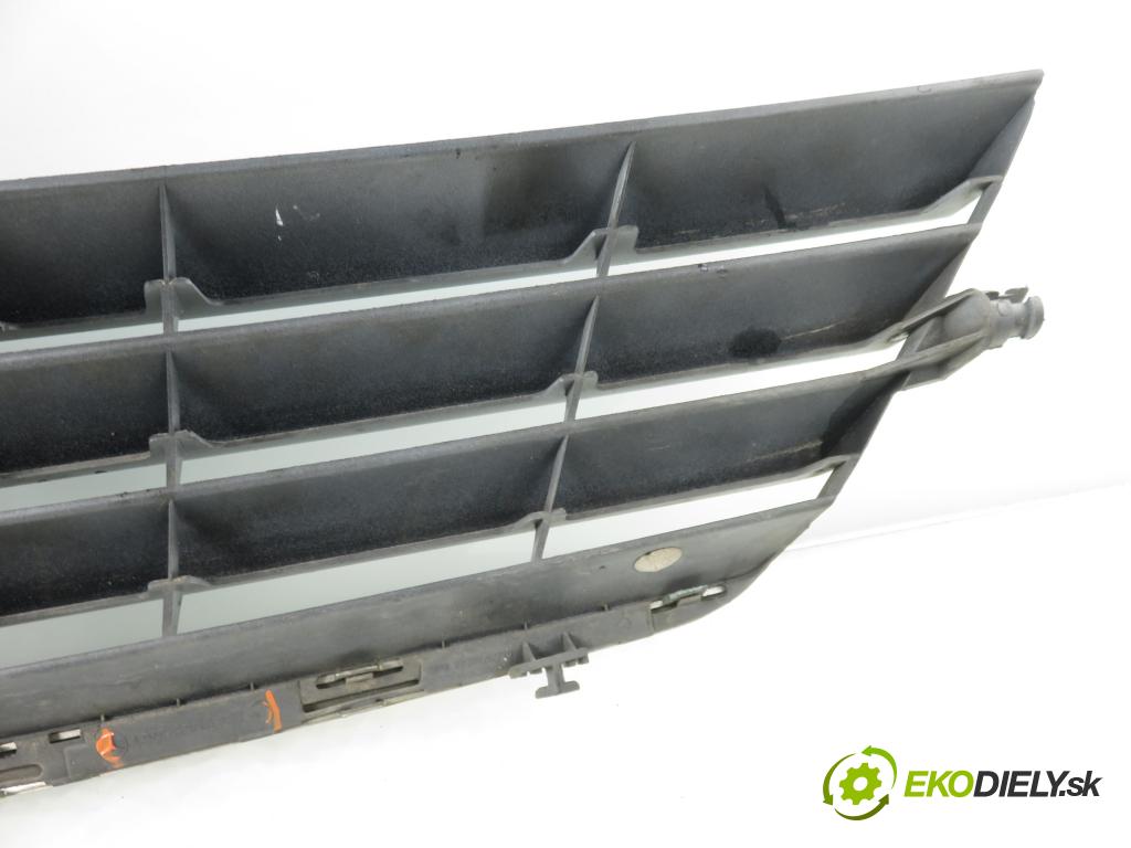 MERCEDES-BENZ KLASA C coupe (CL203) COUPE 2001 120,00 C 200 Kompressor (203.745) - M 111.955 1998,00 Mriežka / maska A2038800383