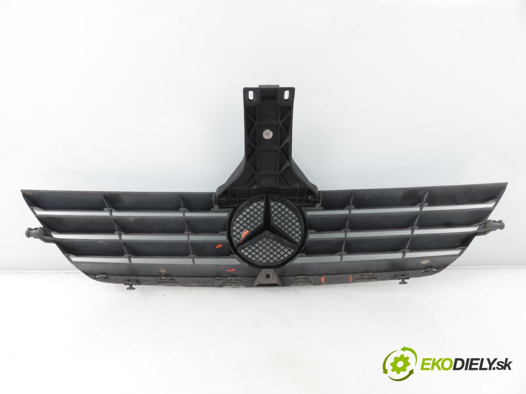 MERCEDES-BENZ KLASA C coupe (CL203) COUPE 2001 120,00 C 200 Kompressor (203.745) - M 111.955 1998,00 Mriežka / maska A2038800383