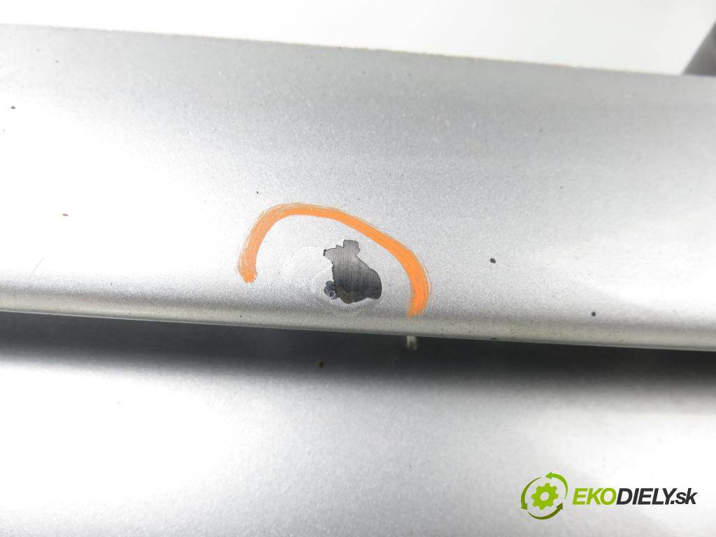 MERCEDES-BENZ KLASA C coupe (CL203) COUPE 2001 120,00 C 200 Kompressor (203.745) - M 111.955 1998,00 Mriežka / maska A2038800383