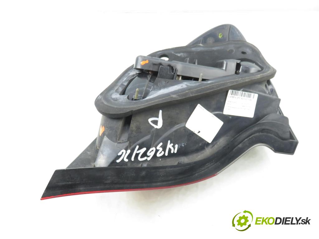 MERCEDES-BENZ KLASA C coupe (CL203) COUPE 2001 120,00 C 200 Kompressor (203.745) - M 111.955 1998,00 světlo pravé zadní A2038200664