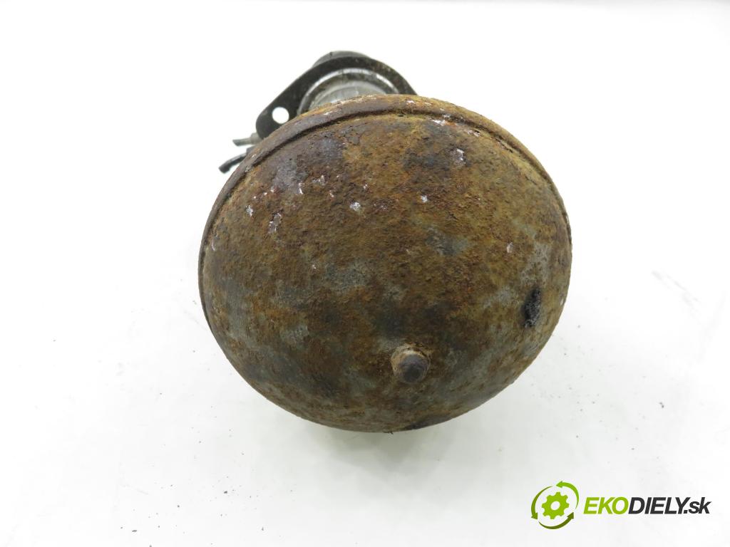 CITROEN C5 II Break (RE_) KOMBI 2004 100,00 2.0 HDi 136 1997,00 Tlmič pravé zadné