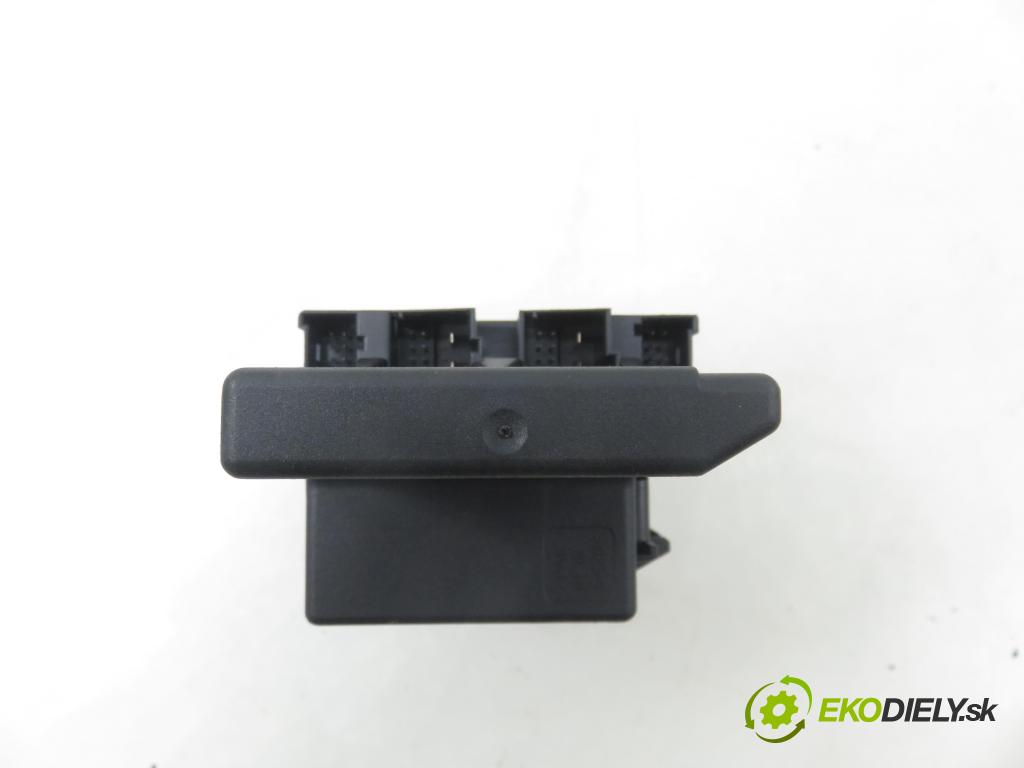 MERCEDES-BENZ KLASA C coupe (CL203) COUPE 2001 120,00 C 200 Kompressor (203.745) - M 111.955 1998,00 spinačka 2035450508 (Spínacia skrinka)