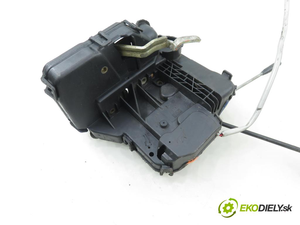 MERCEDES-BENZ KLASA C coupe (CL203) COUPE 2001 120,00 C 200 Kompressor (203.745) - M 111.955 1998,00 zámok 2037200835