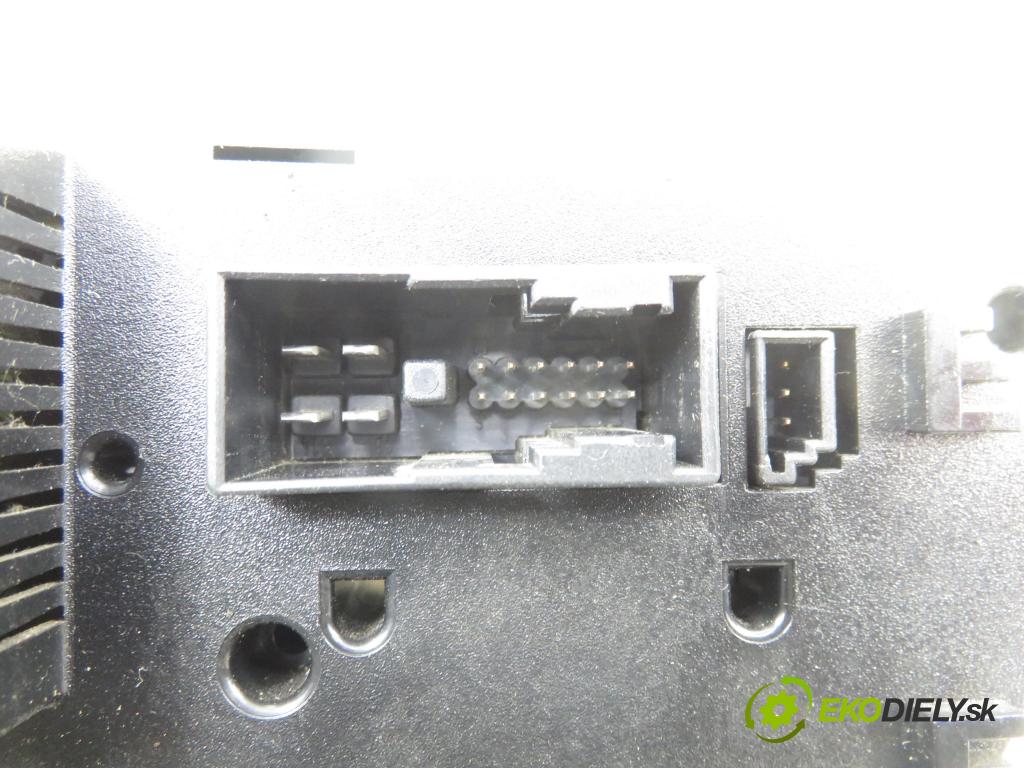 MERCEDES-BENZ KLASA C coupe (CL203) COUPE 2001 120,00 C 200 Kompressor (203.745) - M 111.955 1998,00 Panel topení KLIMATRONIK 2038300785