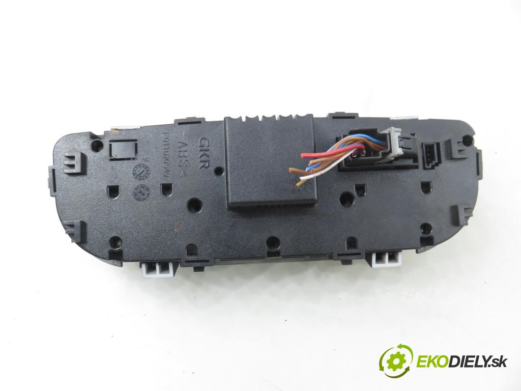 MERCEDES-BENZ KLASA C coupe (CL203) COUPE 2001 120,00 C 200 Kompressor (203.745) - M 111.955 1998,00 Panel topení KLIMATRONIK 2038300785