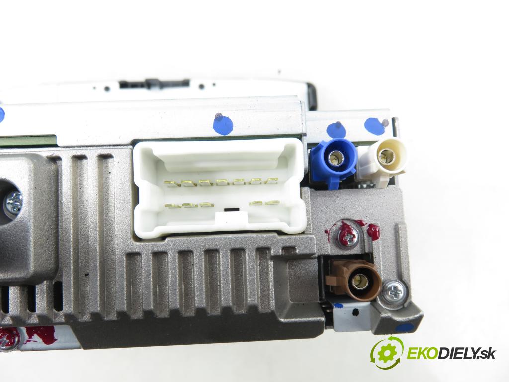 DACIA DUSTER (HM_) SUV 2021 74,00 1.0 TCe 100 (HMMT) 999,00 RADIO 281155651R