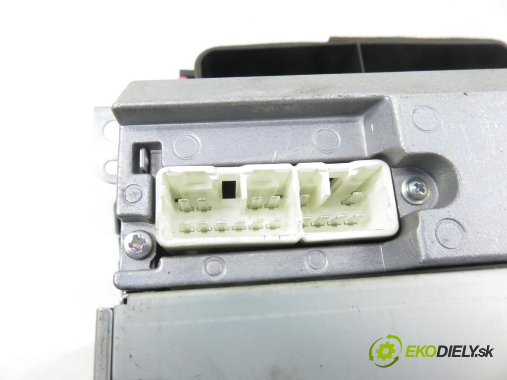 TOYOTA YARIS (_P9_) HB 2006 51,00 1.0 VVT-i (KSP90_) - 1KR-FE 998,00 RADIO CD 8612052480