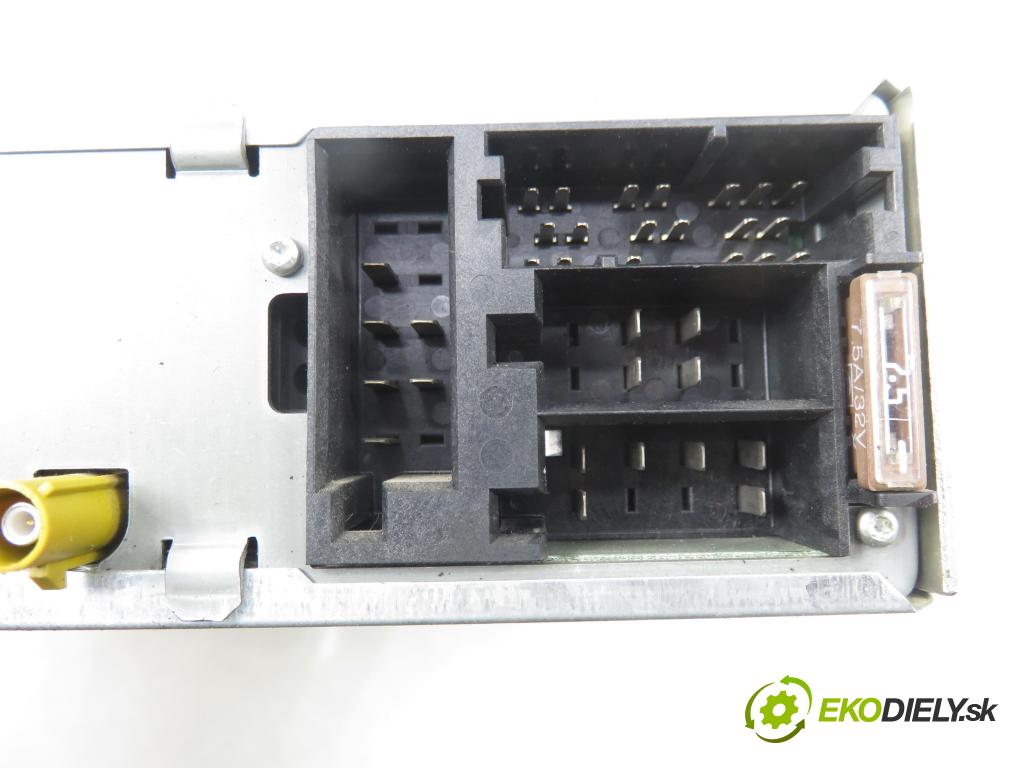 AUDI A4 Avant (8E5, B6) KOMBI 2003 96,00 1.9 TDI PD 130 - AVF 1896,00 RADIO CD 8E0035186L