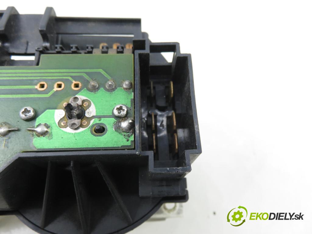 VW LT 28-46 II Skrzynia (2DA, 2DD, 2DH) FURGON 2002 80,00 2.5 TDI - ANJ 2461,00 Panel kúrenia 122489581000