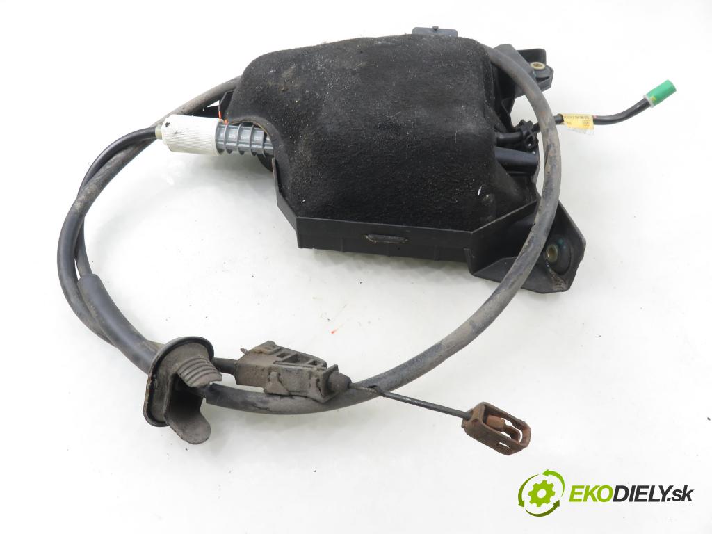 CITROEN C4 Picasso I (UD_) MINIVAN 2007 92,00 1.8 i 16V - 6FY (EW7A) 1749,00 BRZDA: ručny elektrický 9681131680