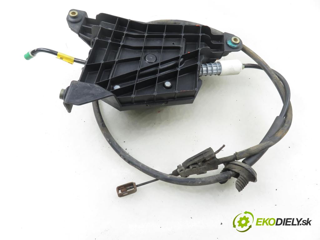 CITROEN C4 Picasso I (UD_) MINIVAN 2007 92,00 1.8 i 16V - 6FY (EW7A) 1749,00 BRZDA: ručny elektrický 9681131680