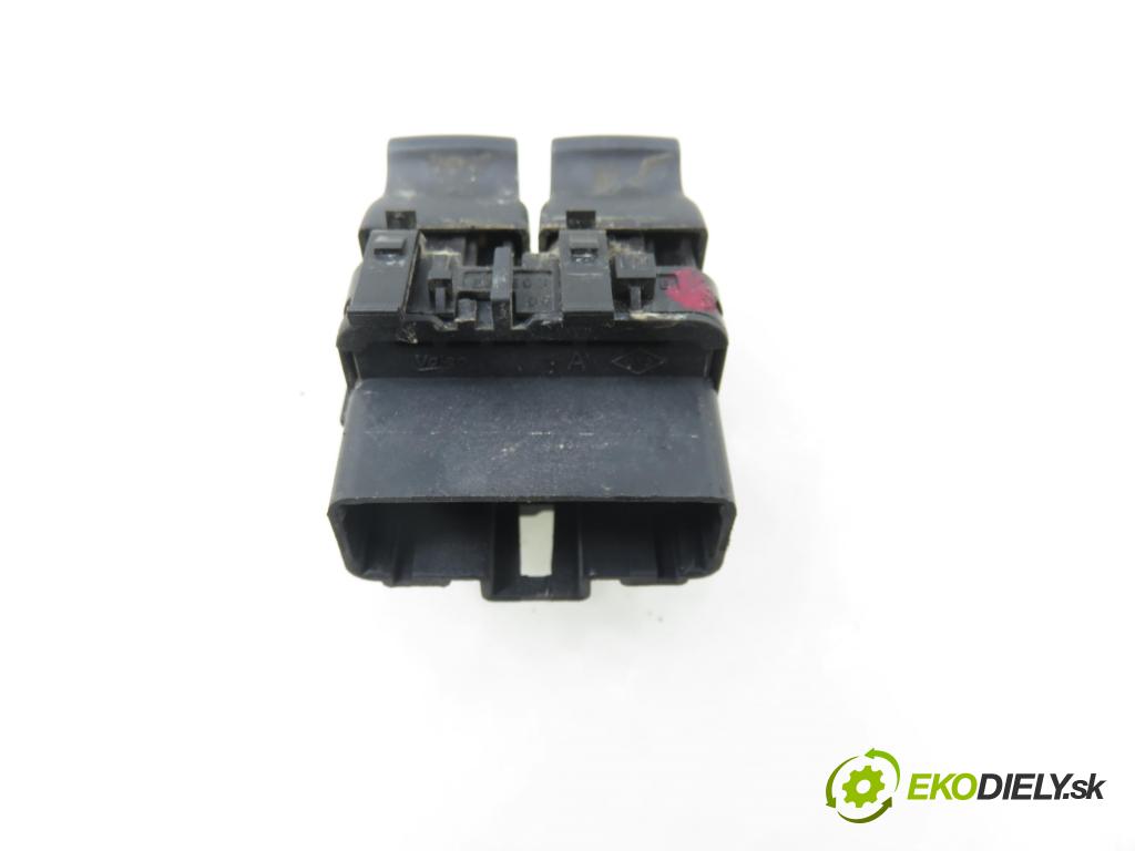 RENAULT TRAFIC II Skrzynia (FL) FURGON 2002 74,00 1.9 dCi - F9Q 760 1870,00 Panel ovládania okien 057319A