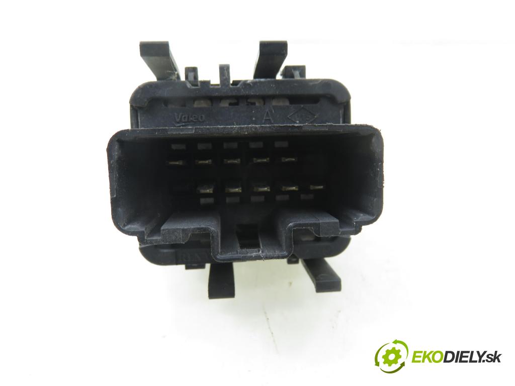 RENAULT TRAFIC II Skrzynia (FL) FURGON 2002 74,00 1.9 dCi - F9Q 760 1870,00 Panel ovládania okien 057319A