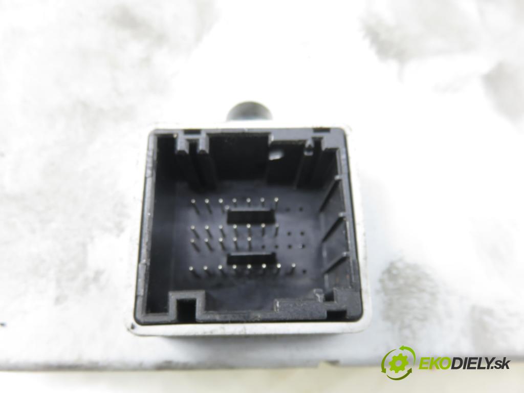 FIAT PUNTO (188_) HB 2004 44,00 1.2 60 - 188 A4.000 1242,00 MODUL BSI 51735169