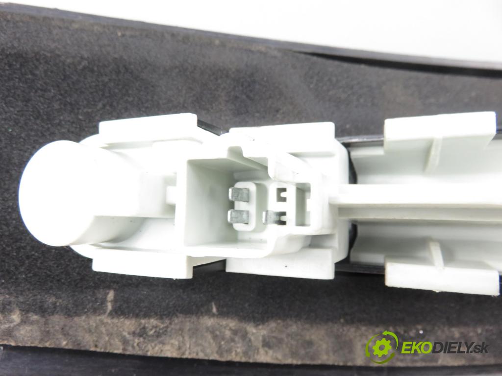 VOLVO V50 (MW) KOMBI 2005 103,00 2.4 - B 5244 S5 2435,00 světlo pravé zadní