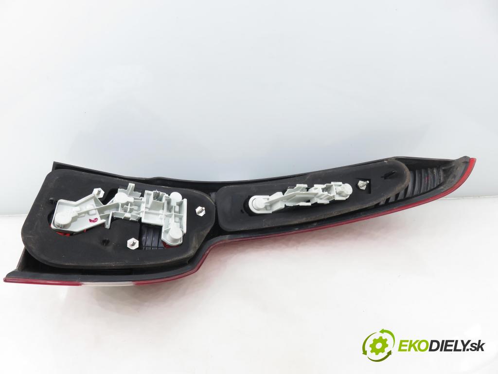 VOLVO V50 (MW) KOMBI 2005 103,00 2.4 - B 5244 S5 2435,00 světlo levé zadní