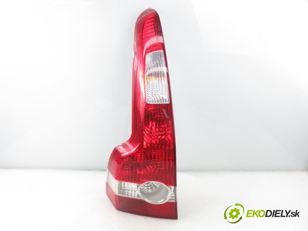 VOLVO V50 (MW) KOMBI 2005 103,00 2.4 - B 5244 S5 2435,00 světlo levé zadní