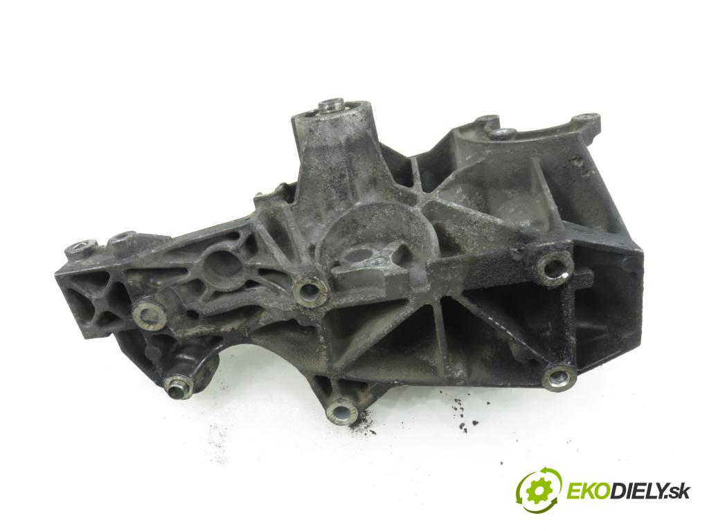 AUDI A4 (8D2, B5) SEDAN 2000 85,00 1.9 TDI - AJM 1896,00 uchycení alternátora 038903143AE