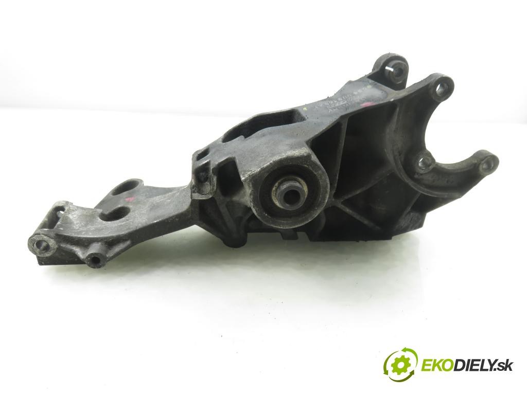 AUDI A4 (8D2, B5) SEDAN 2000 85,00 1.9 TDI - AJM 1896,00 uchycení alternátora 038903143AE