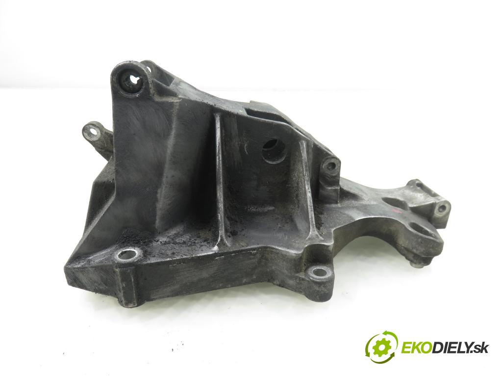 AUDI A4 (8D2, B5) SEDAN 2000 85,00 1.9 TDI - AJM 1896,00 uchycení alternátora 038903143AE