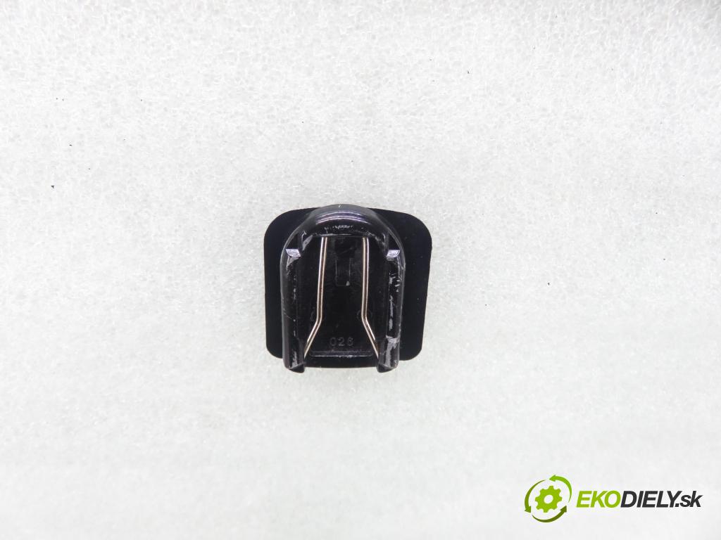 TOYOTA YARIS (_P1_) HB 2004 64,00 1.3 VVTi 87 - 2SZ-FE 1298,00 Okno čelná 