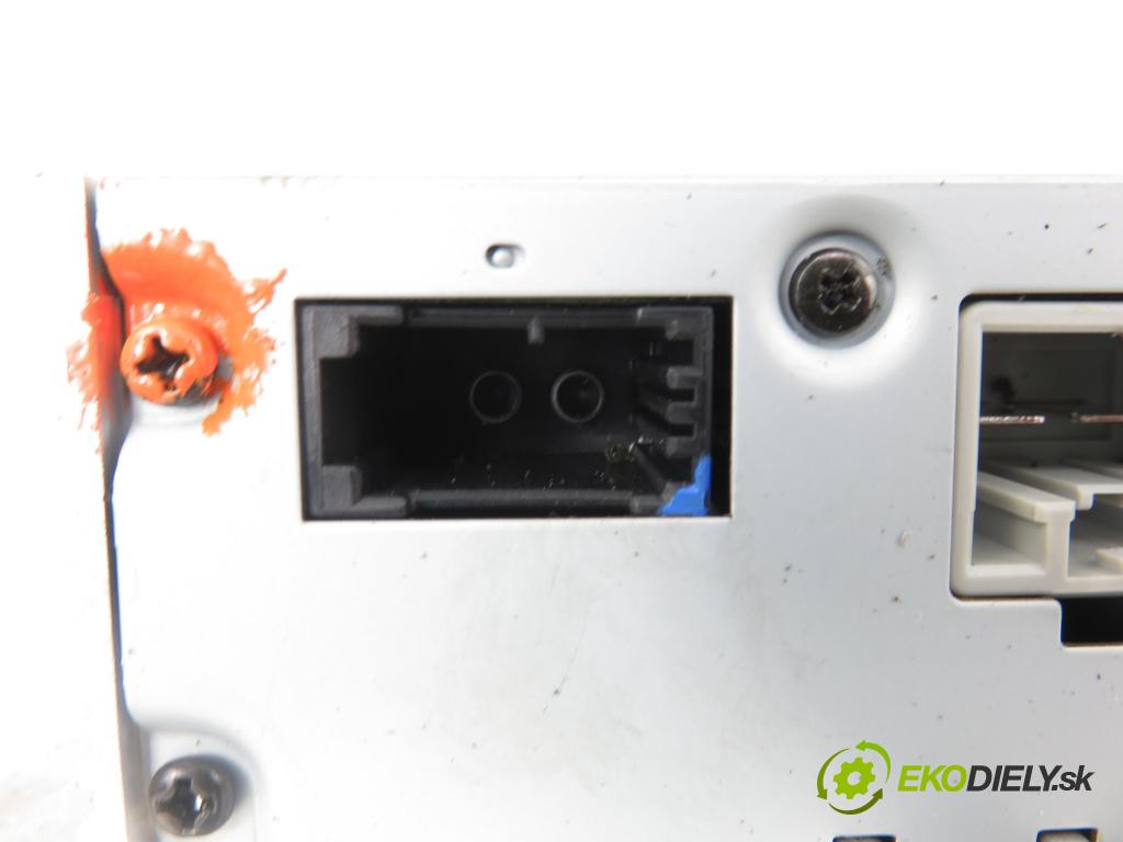 VOLVO V50 (MW) KOMBI 2005 103,00 2.4 - B 5244 S5 2435,00 Zosilňovač 30679537 (Zosilňovač)