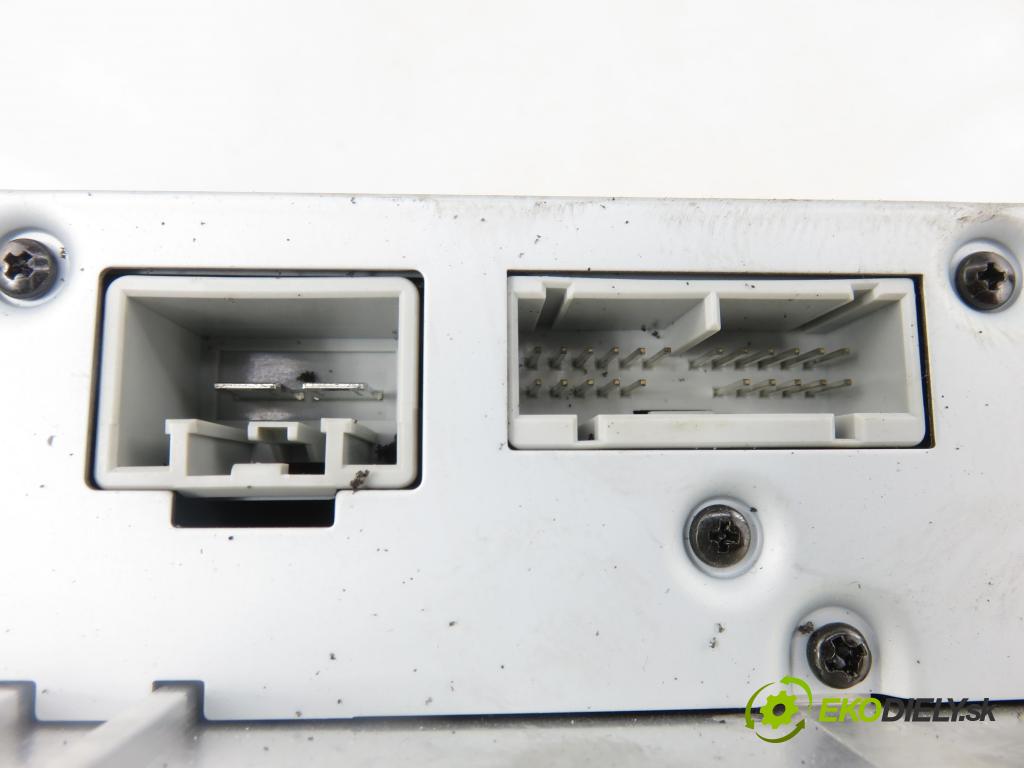 VOLVO V50 (MW) KOMBI 2005 103,00 2.4 - B 5244 S5 2435,00 Zosilňovač 30679537 (Zosilňovač)