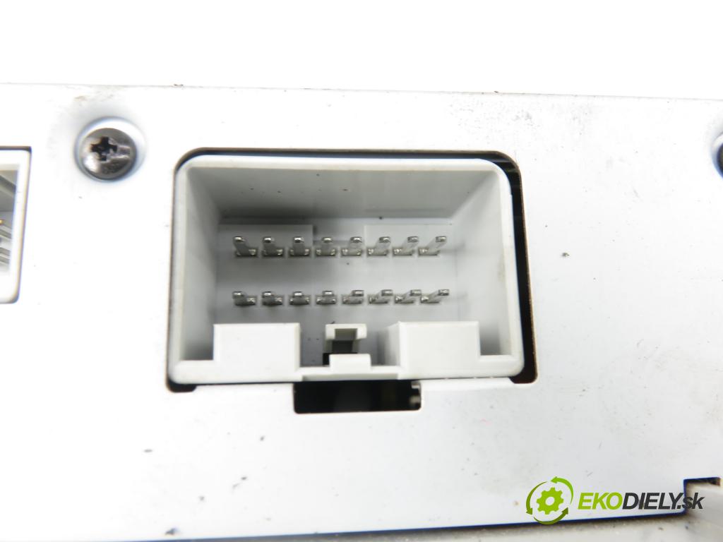 VOLVO V50 (MW) KOMBI 2005 103,00 2.4 - B 5244 S5 2435,00 Zosilňovač 30679537 (Zosilňovač)