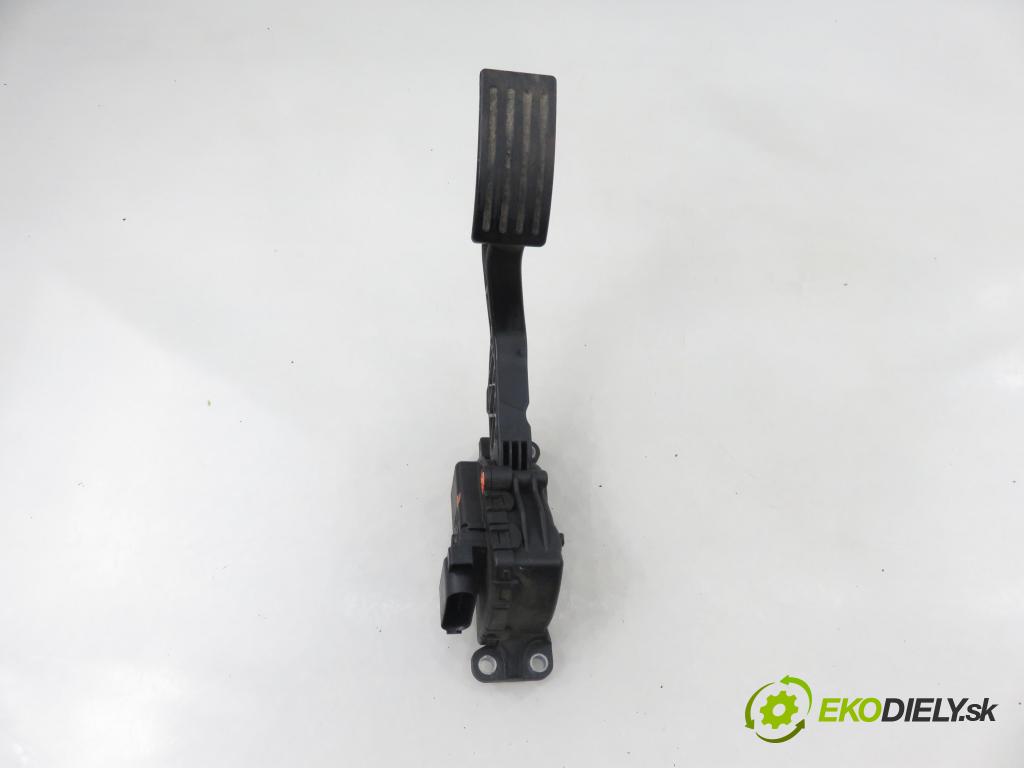 VOLVO V50 (MW) KOMBI 2005 103,00 2.4 - B 5244 S5 2435,00 Potenciometer plynu 4M519F836CH (Potenciometer plynového pedálu)