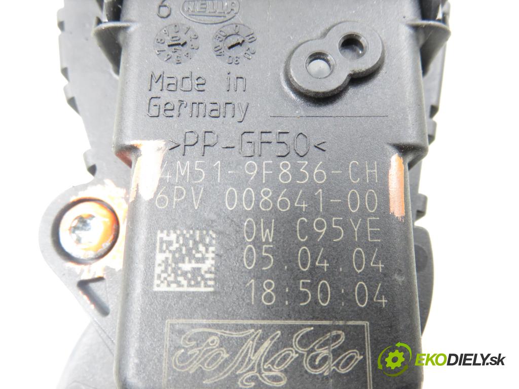 VOLVO V50 (MW) KOMBI 2005 103,00 2.4 - B 5244 S5 2435,00 Potenciometer plynu 4M519F836CH (Potenciometer plynového pedálu)